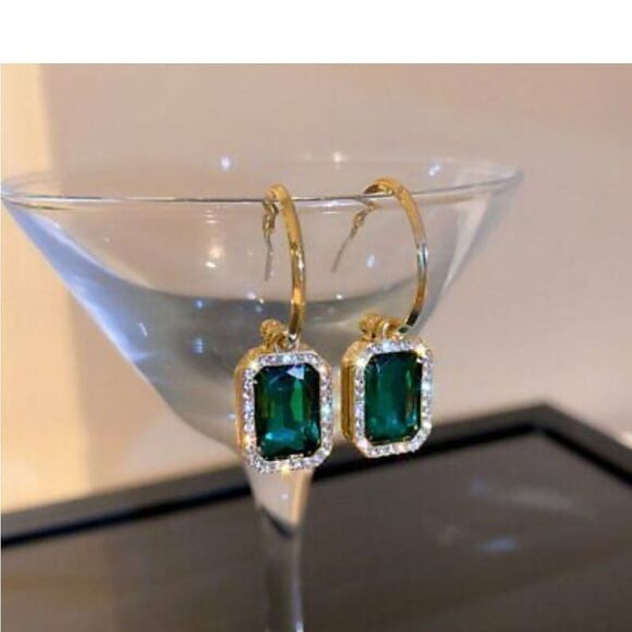 The Envy earring in gold - Picture 5 of 7